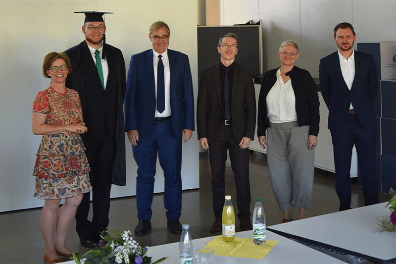 Philipp Wilsky von der Professur Fabrikplanung und Intralogistik der TU Chemnitz hat seine Promotion erfolgreich verteidigt.